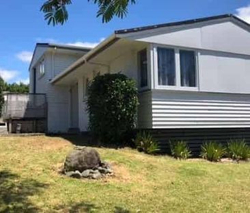 Inviting 3-Bedroom Family Home with Covered deck - Photo 5