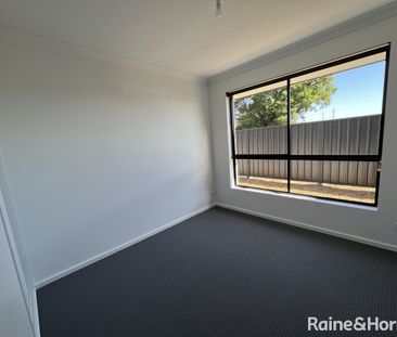 Four bedroom home in Para Hills! - Photo 5