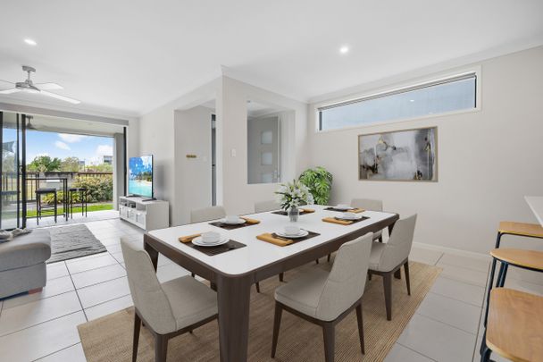 Spacious Three-Bedroom Terrace Close to Everything You Need! - Photo 1