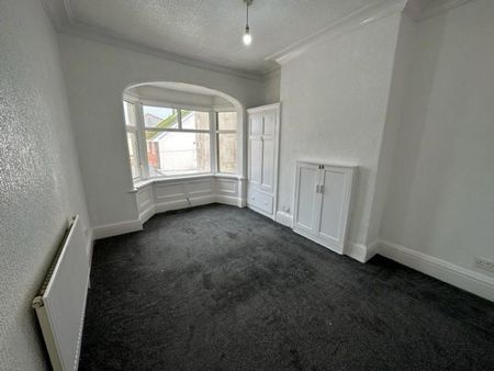 4 bedroom semi-detached house to rent - Photo 4