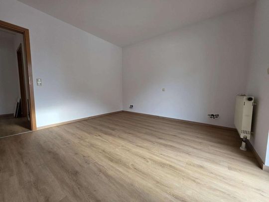 Lichtdurchflutete Wohnung mit Süd-Terrasse – Einziehen und Wohlfühlen! - Foto 1