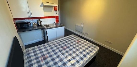 Studio to rent - Photo 2