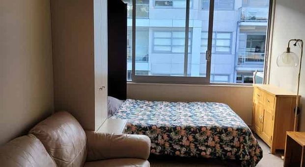 Fully furnished city fringe studio - Photo 1