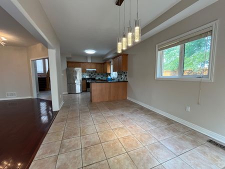 For Lease - 69 Loredana Court, Richmond Hill, Ontario - Photo 5
