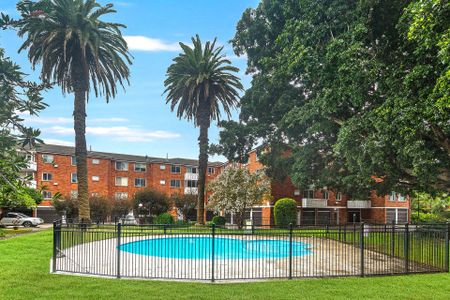 Renovated Two Bedroom Apartment – Whisper Quiet Location - Photo 3