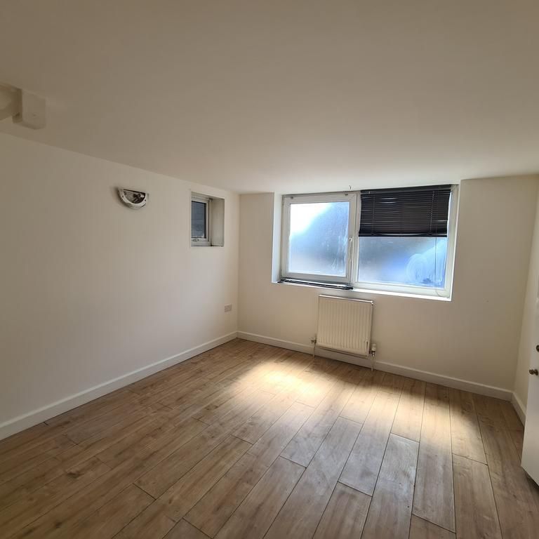 3 bedroom flat to rent - Photo 1