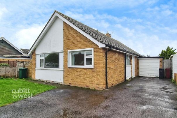3 bedroom detached bungalow to rent - Photo 1