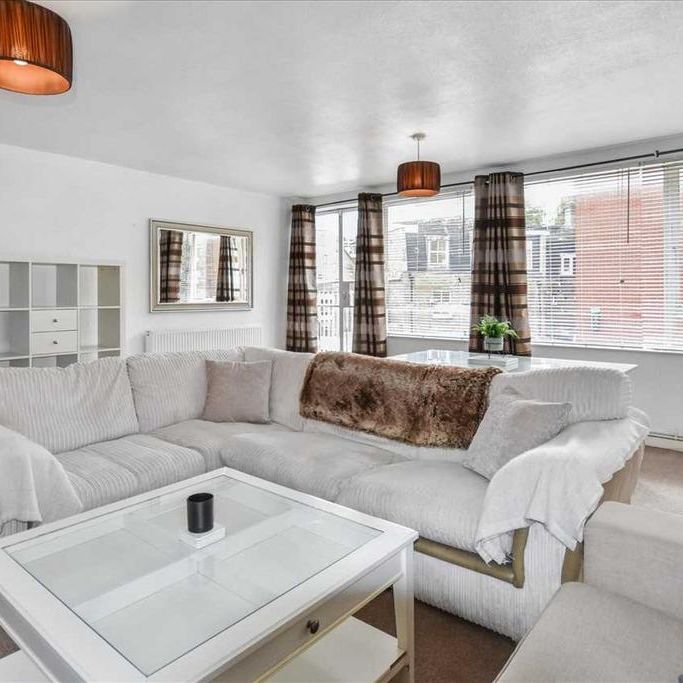 3 bedroom flat to rent - Photo 1