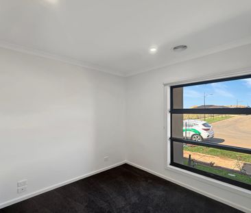 🏡 Brand New 4-Bedroom House in Thornhill Park - Photo 3