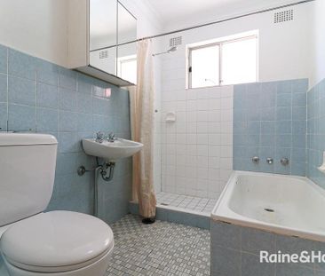 2 Bedroom Unit in Great Central Location! - Photo 4