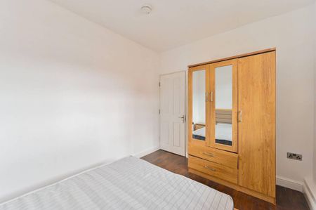 3 bedroom flat to rent - Photo 2