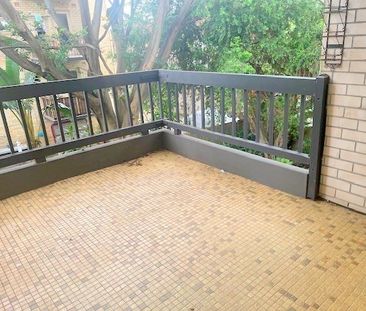 Spacious 2 bedroom Rose Bay apartment!! - Photo 3