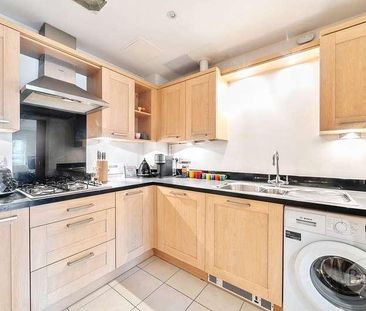 Between Streets, Cobham, Surrey, KT11 - Photo 3