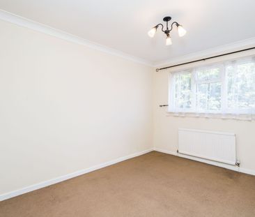 3 bedroom house to rent St. George Close, Bursledon, Southampton, SO31 - Photo 2