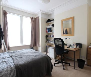 5 bedroom end of terrace house to rent - Photo 4