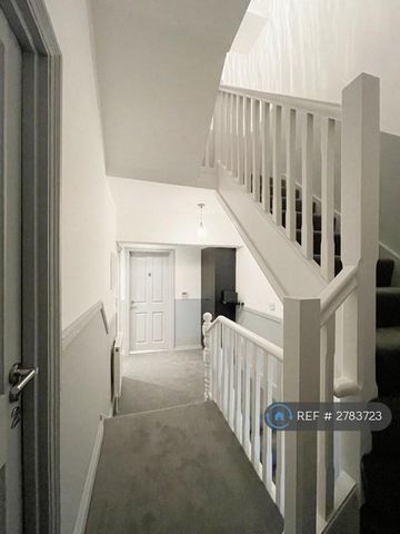 1 bedroom in a flat share to rent - Photo 4