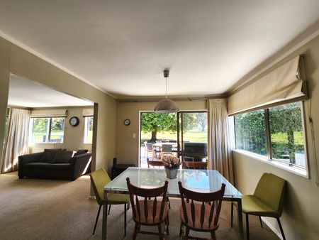 Tranquil Golf Course Retreat: Spacious 3-Bedroom Home in Prime Location - Mt Maunganui - Photo 2