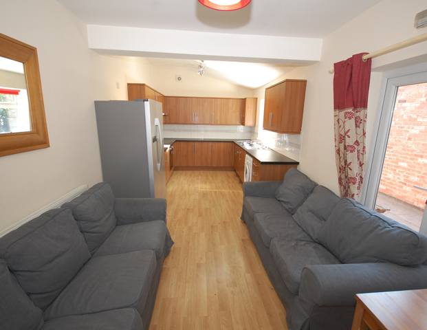 Dunlop Avenue Room 7 - Photo 1