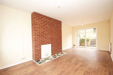 3 bed Terraced House for rent - Photo 2