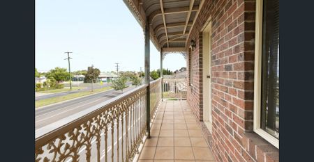 Modern Family Living in the Heart of Hoppers Crossing - Photo 2