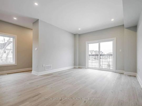 Condo Townhouse For Lease | N9018445 - Photo 1