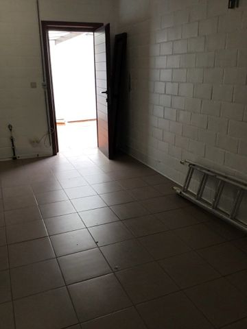 Centraal gelegen gelijkvloers appartement met koer en garage - Foto 5