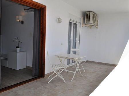 Piso de alquiler en Carrer de Lluís Fàbregas, 1, El Terreno - Photo 3