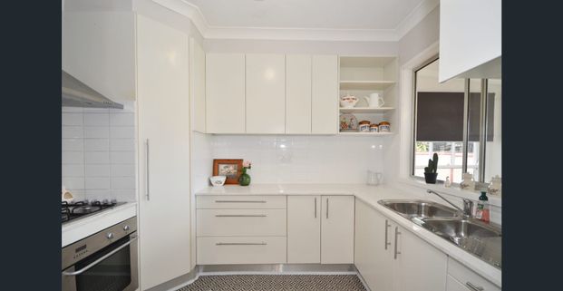 Family Home!! - Photo 1