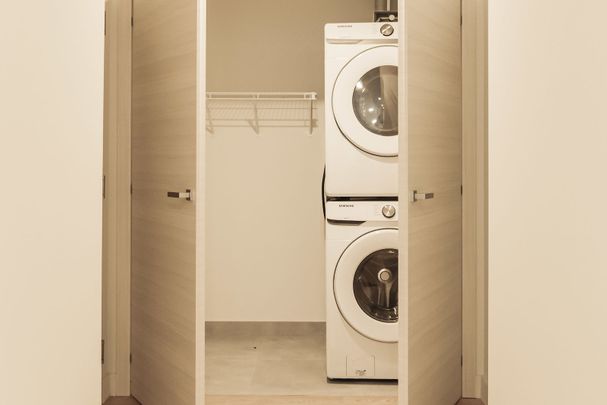 Luxurious high rise apartments located in the Old Port of Montreal - Photo 1