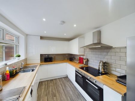 6 bedroom house of multiple occupation to rent - Photo 5