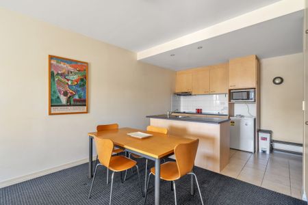 Fully Furnished Apartment in Beautiful East End! - Photo 3