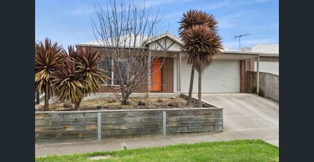 Modern Townhouse - Photo 3