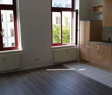 Renovierte 2 Raum Wohnung mit Einbauküche sucht freundliche Mieter - Photo 3