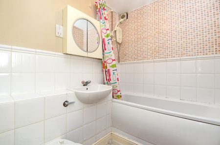 Clarence Close, New Barnet, Barnet, EN4 - Photo 5