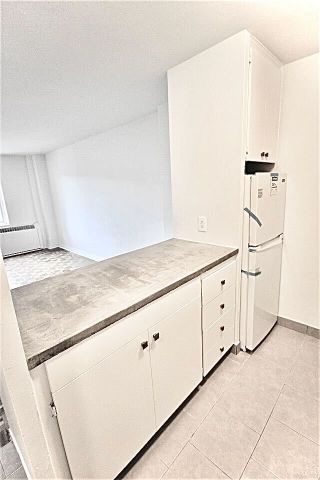 Renovated 3.5 available NOW- 7355 Acadie - Photo 3