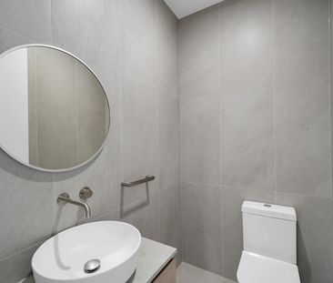 Brand-New Prestige Townhouse with 225m² of Contemporary Living - Photo 6