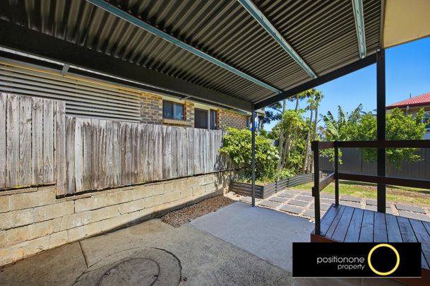 Fully Renovated Ground Floor Unit – Stylish, Secure & Centrally Located in Southport. Pet Friendly! - Photo 1