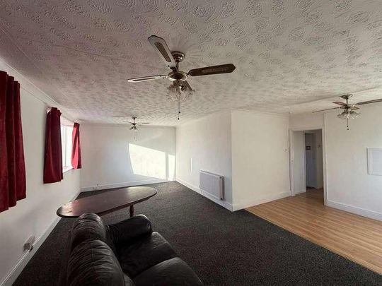 Cross Street, Atherton, Manchester, M46 - Photo 1