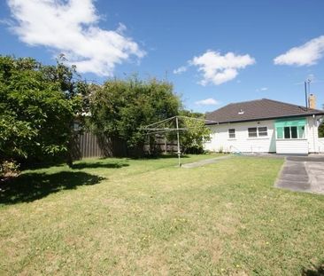 Family Living in Burwood - Photo 6