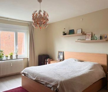 Ruim appartement, twee slaapkamers en tuin - Photo 5