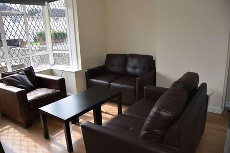 Raleigh Road, Wallisdown, BH12 - Photo 2