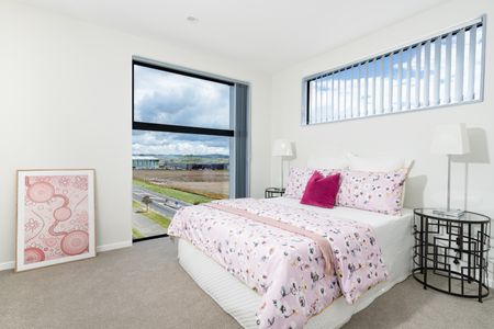 SILVERDALE, 3 bedrooms - Photo 2