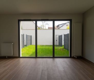 STUDIO en REZ DE JARDIN - SARTROUVILLE, - Photo 2