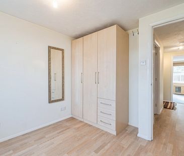 2 Bed Flat, Elm Park, RG30 - Photo 4