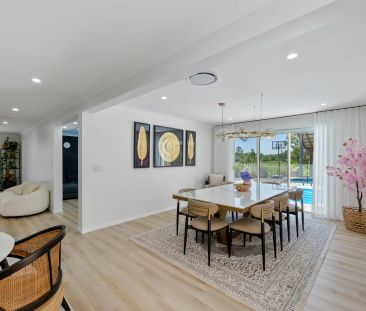 Family Entertainer on a Grand Scale – Pool, Solar & Space to Spare - Photo 2