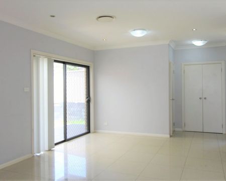2/4 Newton Road, Blacktown, NSW 2148 - Photo 3