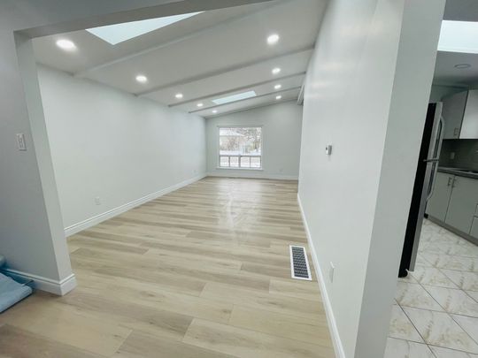 For Lease - 45 Elmvale Crescent Unit# Upper, Toronto, Ontario - Photo 1