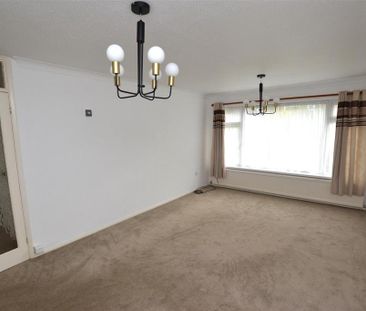 3 bedroom detached bungalow to rent - Photo 2