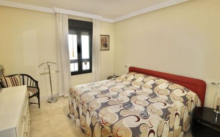 3 room luxury Flat for rent in Marbella, Spain - Photo 3