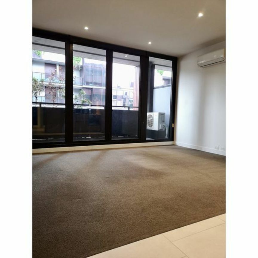 Lovely 1 bedroom apartment in the heart of Melbourne CBD - Photo 1